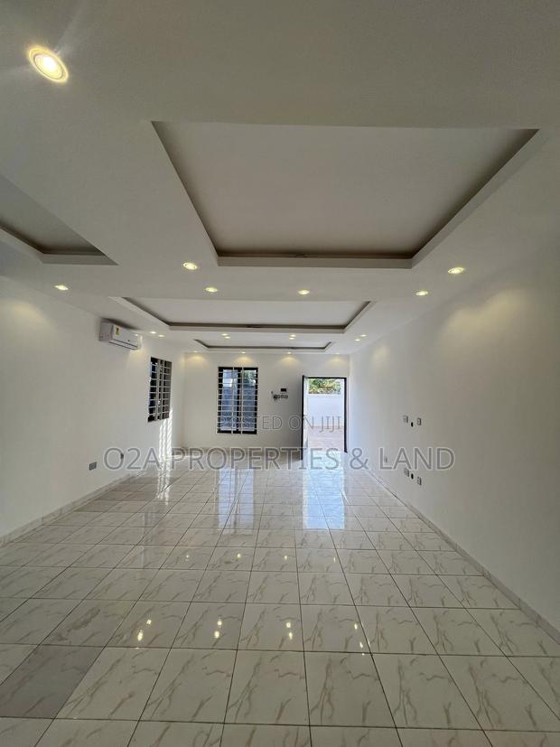 4bdrm House in Ashaley Botwe, Lake Side Estate for rent photo 9