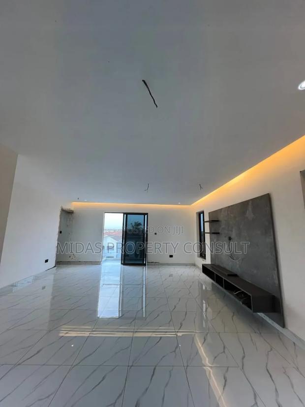 5bdrm House in Adjiringanor, Adjiriganor for sale photo 18