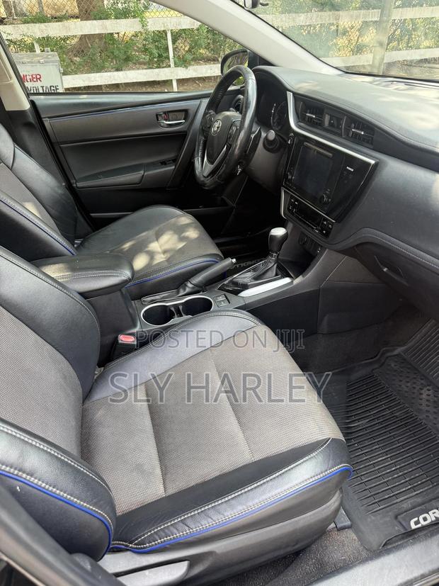 Toyota Corolla SE 4dr Sedan (1.8L 4cyl CVT) 2017 Black photo 5