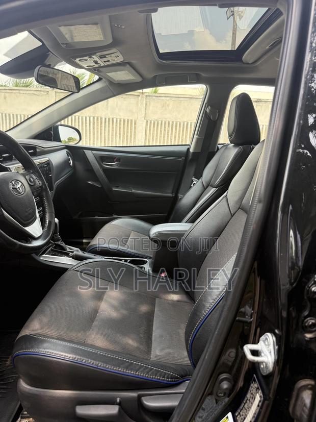 Toyota Corolla SE 4dr Sedan (1.8L 4cyl CVT) 2017 Black photo 7