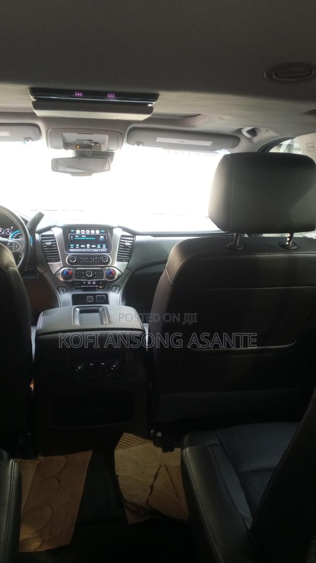 Chevrolet Suburban LT 4x4 2017 Gray