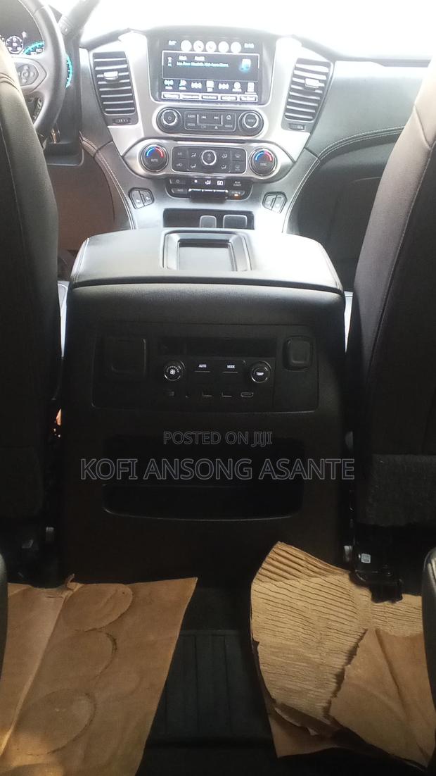 Chevrolet Suburban LT 4x4 2017 Gray