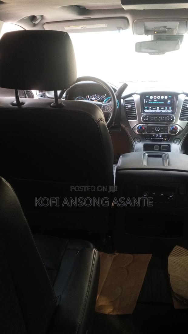 Chevrolet Suburban LT 4x4 2017 Gray