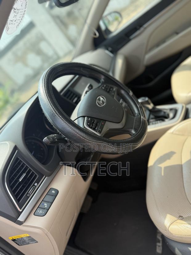 Hyundai Elantra Limited Sedan FWD (2.0L 4cyl 6A) 2017 White photo 4