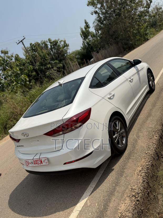 Hyundai Elantra Limited Sedan FWD (2.0L 4cyl 6A) 2017 White