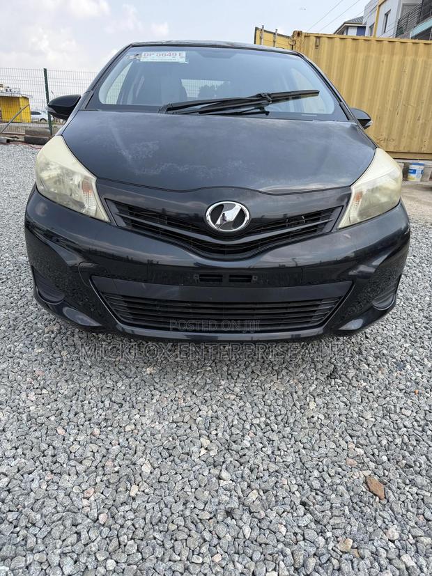 Toyota Vitz 2012 Black