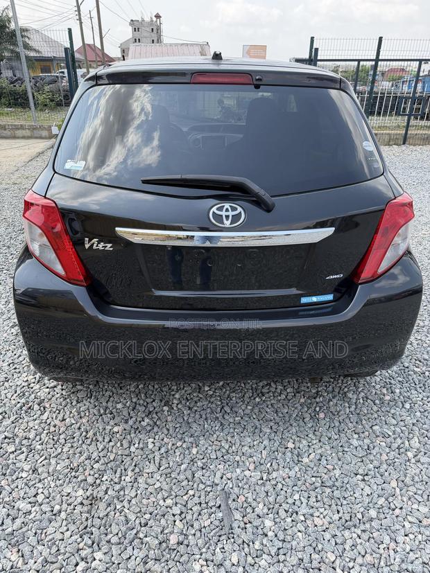 Toyota Vitz 2012 Black