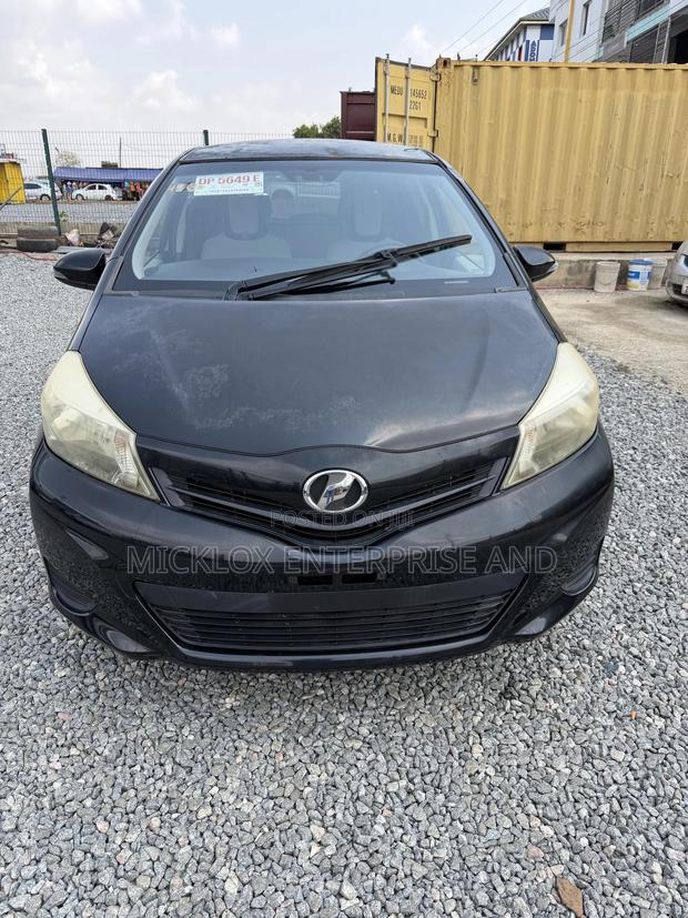Toyota Vitz 2012 Black