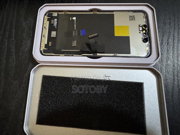 iPhone 13 Pro Screen Replacement photo 2