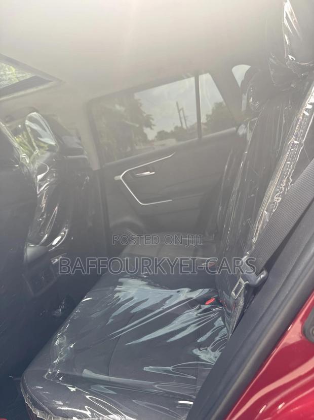 Toyota RAV4 XLE 2022 Red photo 4