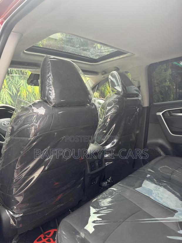 Toyota RAV4 XLE 2022 Red photo 5