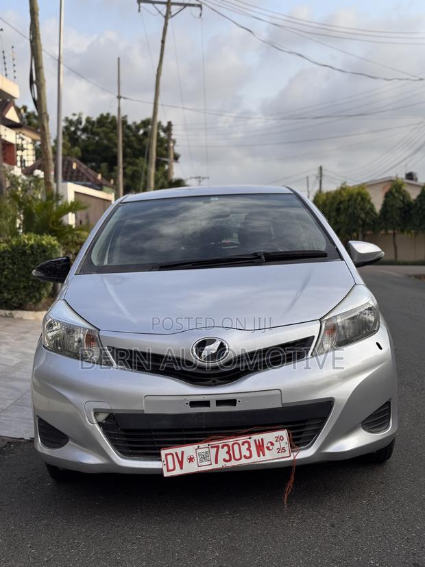 Toyota Vitz 1.3 AWD 5dr 2012 Silver