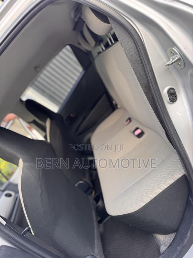 Toyota Vitz 1.3 AWD 5dr 2012 Silver