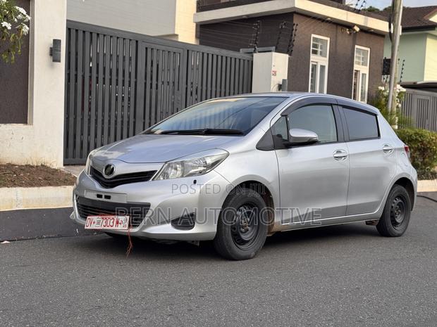 Toyota Vitz 1.3 AWD 5dr 2012 Silver