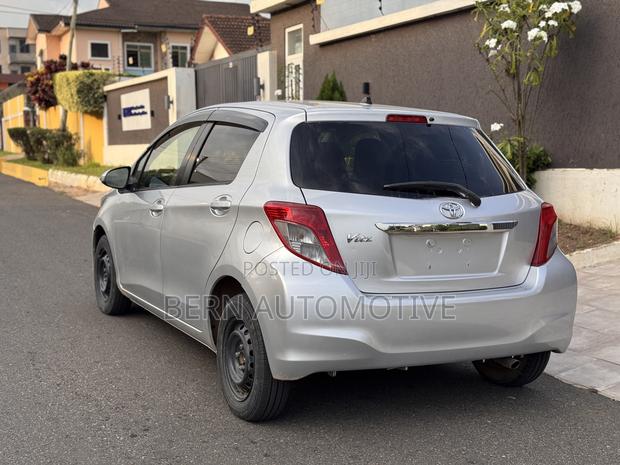 Toyota Vitz 1.3 AWD 5dr 2012 Silver