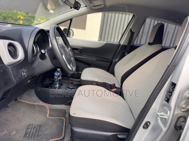 Toyota Vitz 1.3 AWD 5dr 2012 Silver