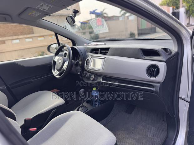 Toyota Vitz 1.3 AWD 5dr 2012 Silver