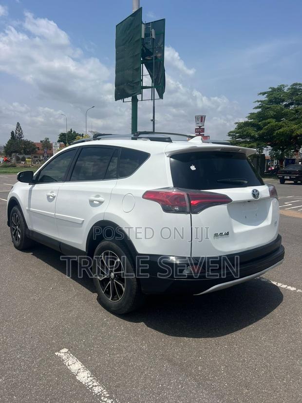 Toyota RAV4 2018 White