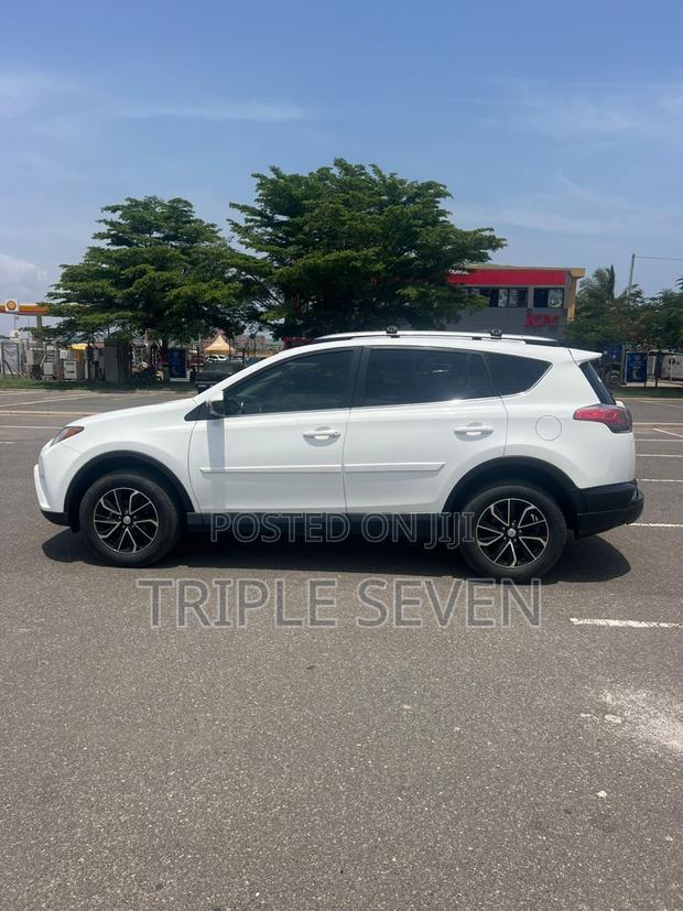 Toyota RAV4 2018 White