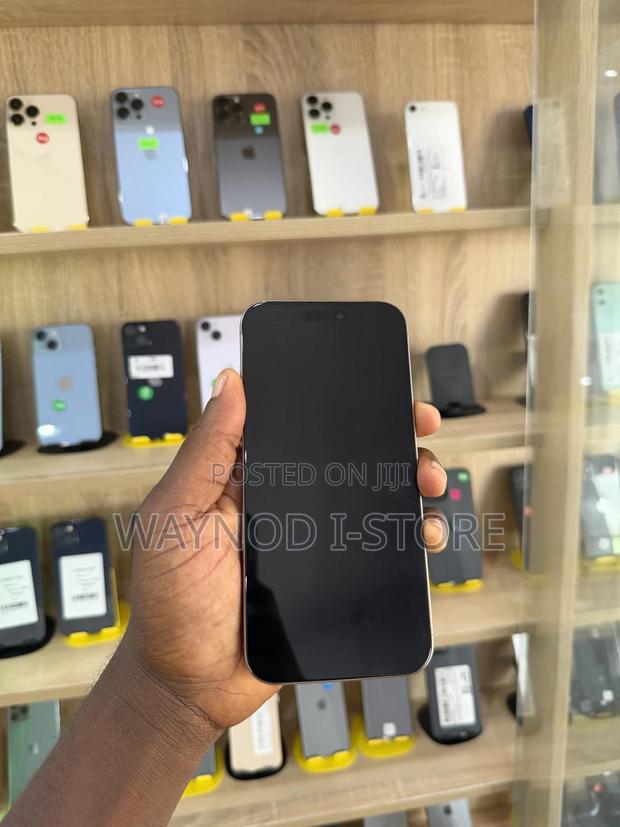 Apple iPhone 16 Pro Max 512 GB Gold · Photo 4