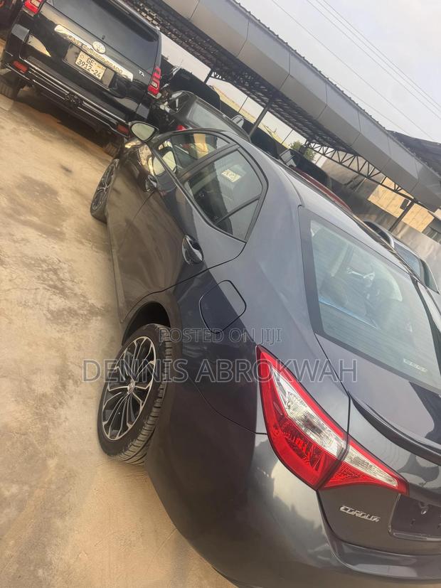 Toyota Corolla S 4dr Sedan (1.8L 4cyl CVT) 2016 Gray photo 4