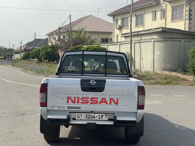 Nissan Hardbody 2019 White