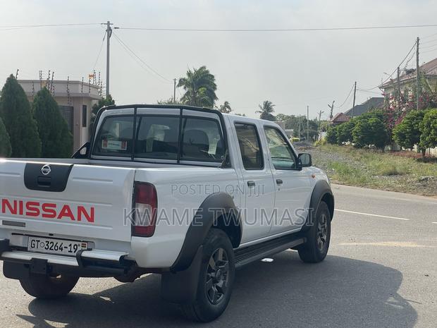 Nissan Hardbody 2019 White