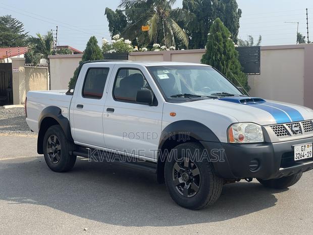 Nissan Hardbody 2019 White