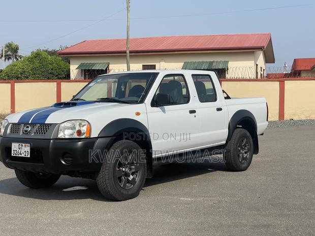 Nissan Hardbody 2019 White