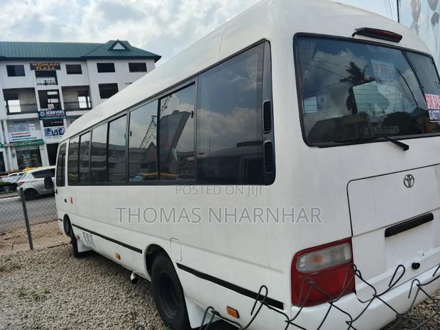 Toyota Coaster 2018 White photo 4