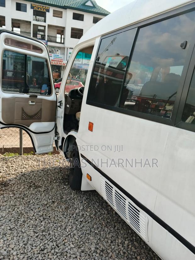 Toyota Coaster 2018 White photo 5
