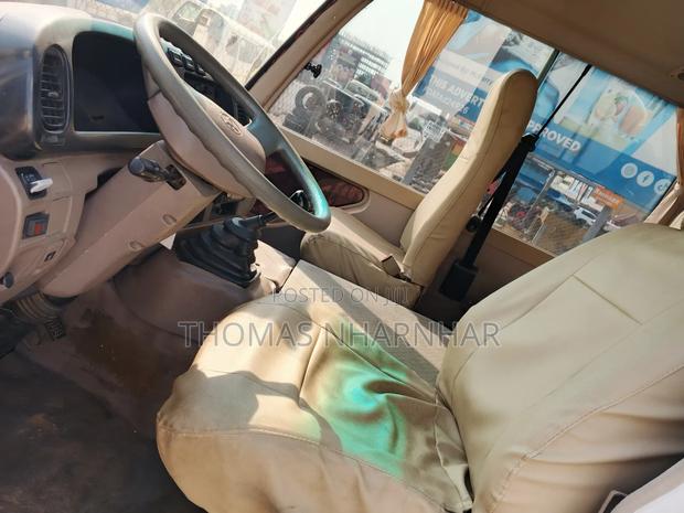Toyota Coaster 2018 White photo 6