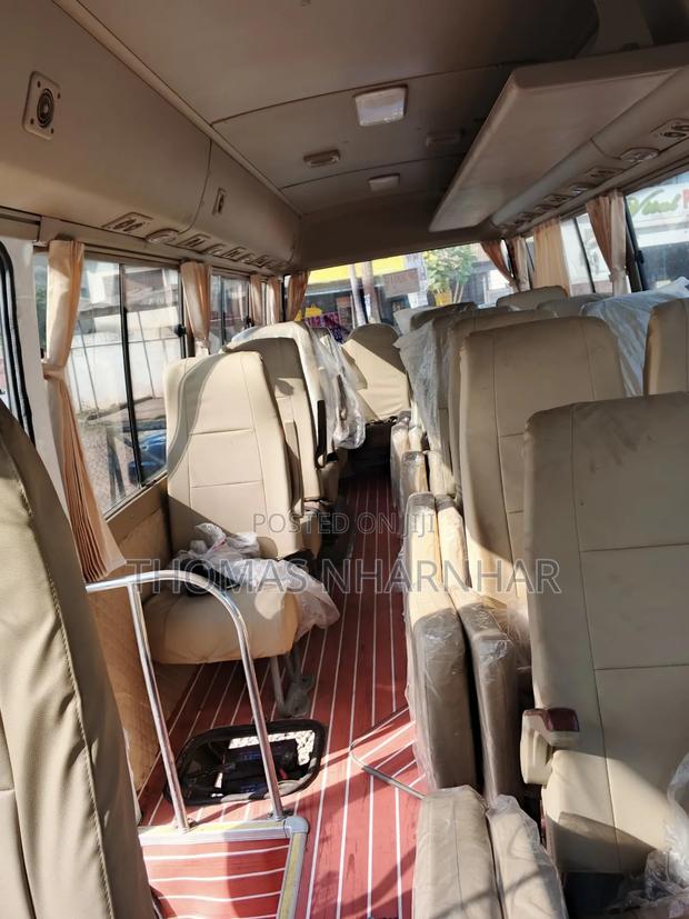 Toyota Coaster 2018 White photo 11