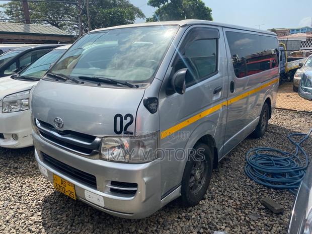 Toyota HiAce 2012 Silver