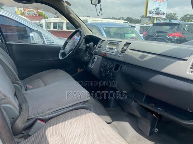 Toyota HiAce 2012 Silver