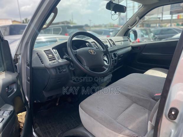 Toyota HiAce 2012 Silver