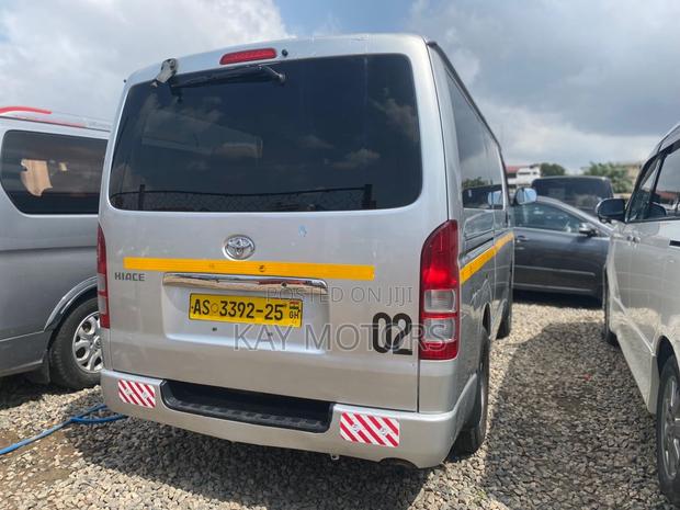 Toyota HiAce 2012 Silver