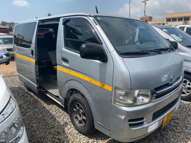 Toyota HiAce 2012 Silver