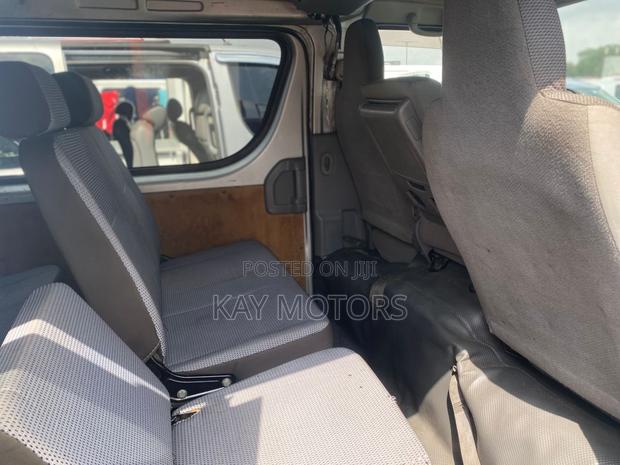Toyota HiAce 2012 Silver