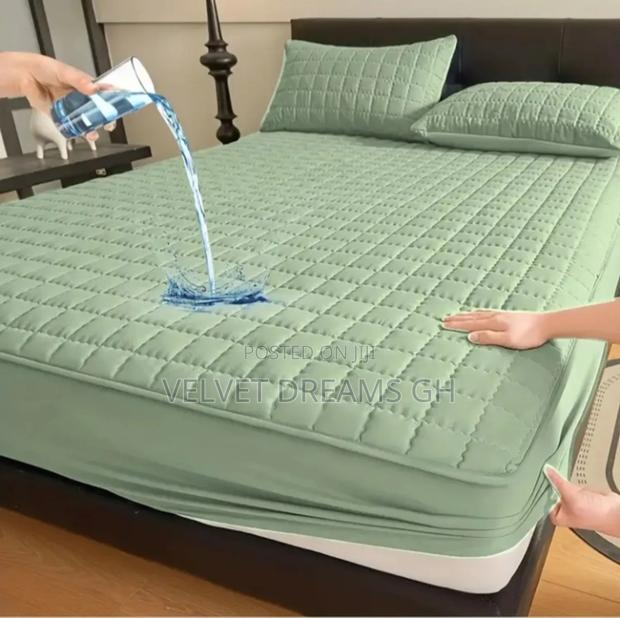 Waterproof Mattress Cover With Pillowcases photo 2