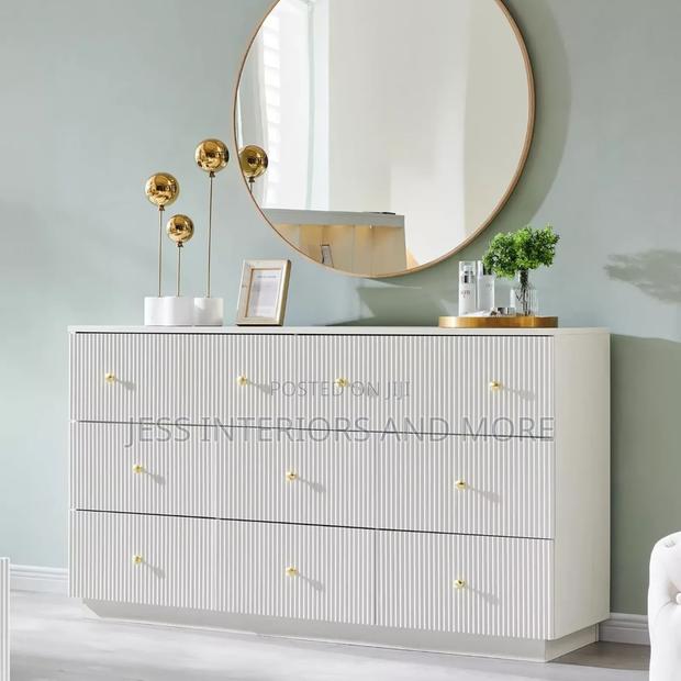 8 Drawer Dresser (Fluted) photo 3