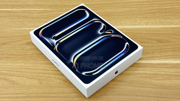 New Apple iPad Pro 13 (2025) 1 TB Black photo 2