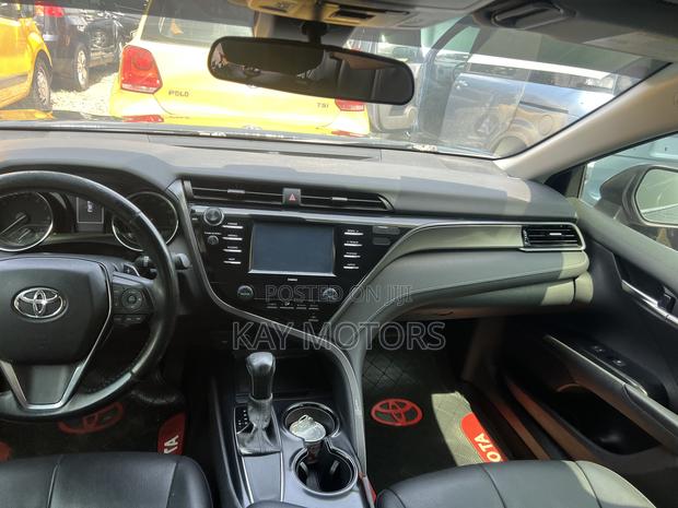 Toyota Camry SE FWD 2020 Black