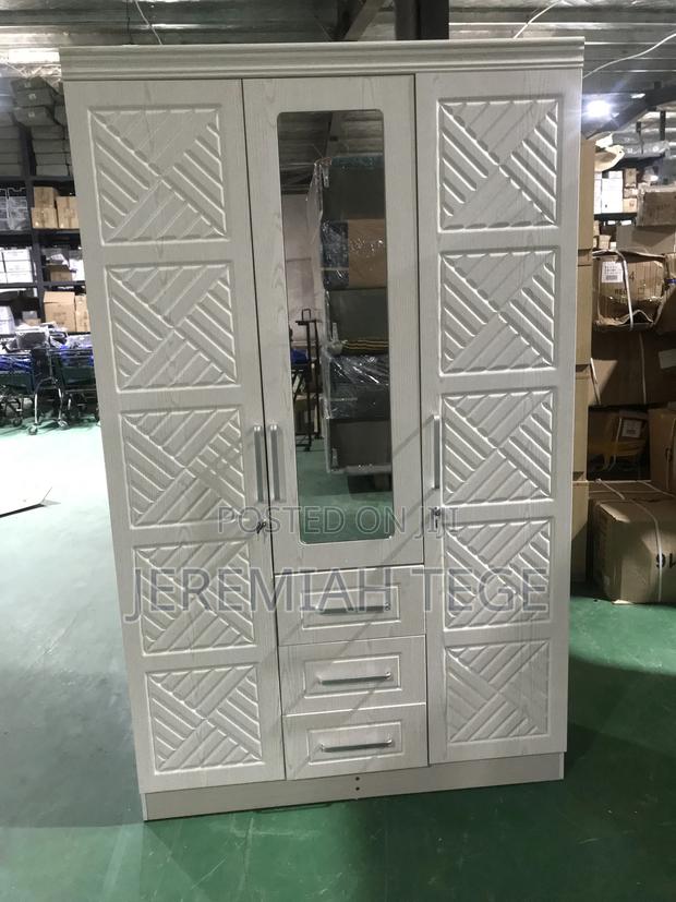 Quality Three Door Wardrobe photo 2