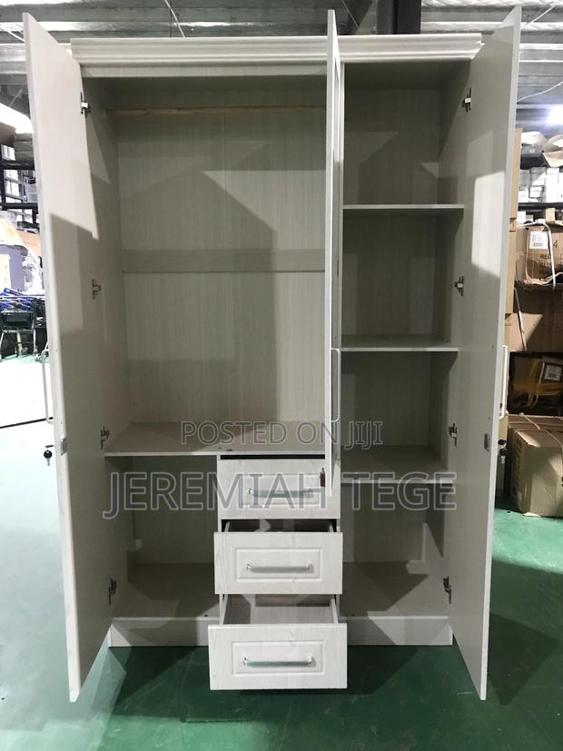 Quality Three Door Wardrobe photo 3