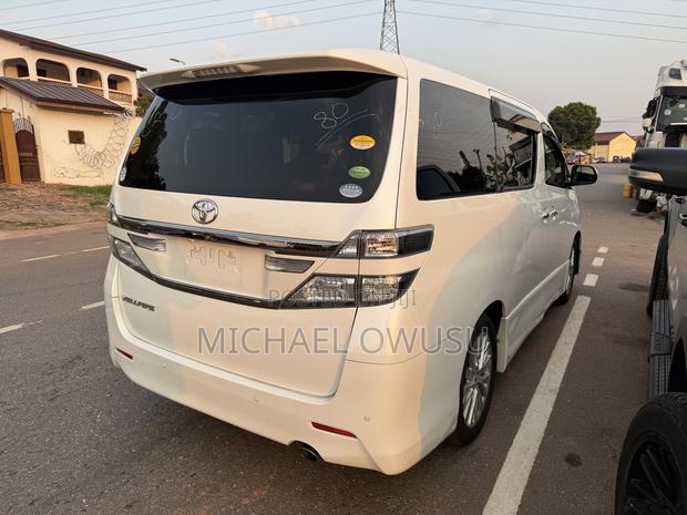 Toyota Vellfire 2016 White