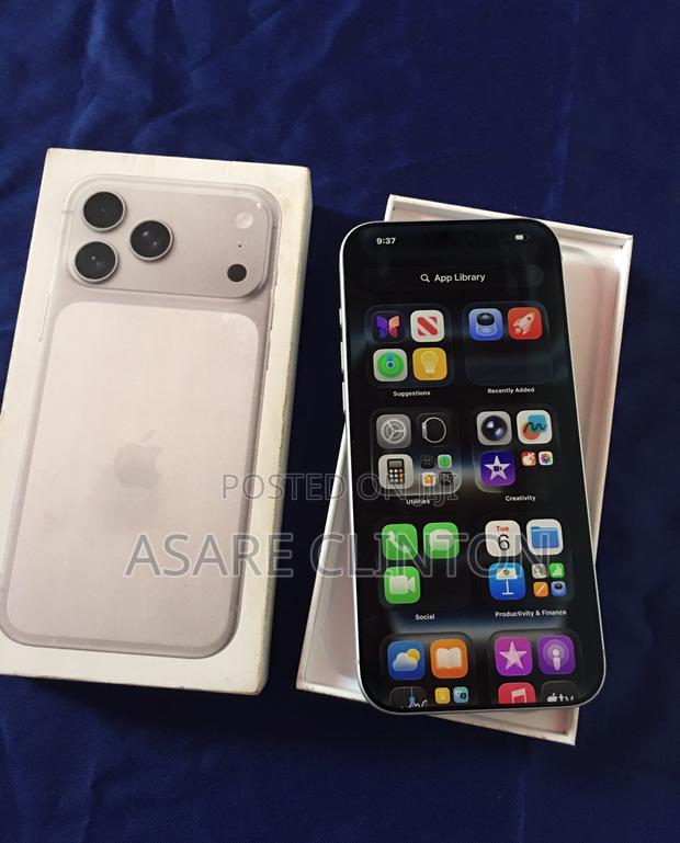 New Apple iPhone 17 Pro Max 512 GB Silver photo 2