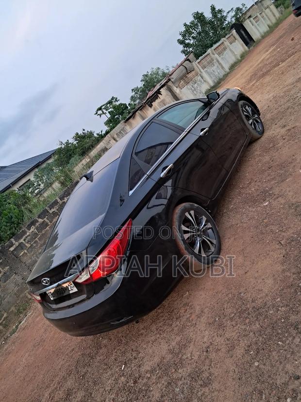Hyundai Sonata Limited Sedan FWD (2.4L 4cyl 6A) 2013 Black photo 4
