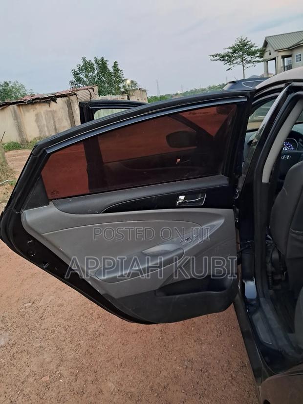 Hyundai Sonata Limited Sedan FWD (2.4L 4cyl 6A) 2013 Black photo 9