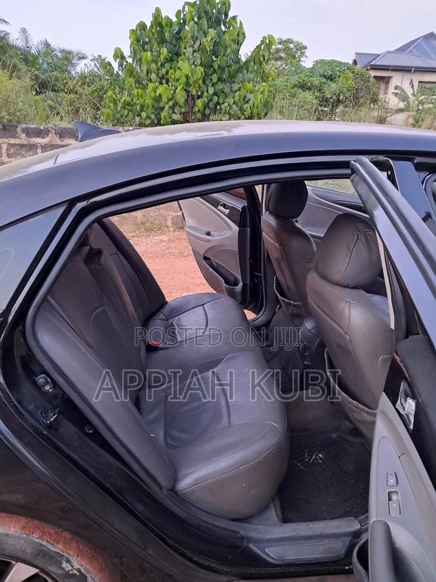 Hyundai Sonata Limited Sedan FWD (2.4L 4cyl 6A) 2013 Black photo 11